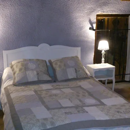 Castel Chambres Bed & Breakfast 3*