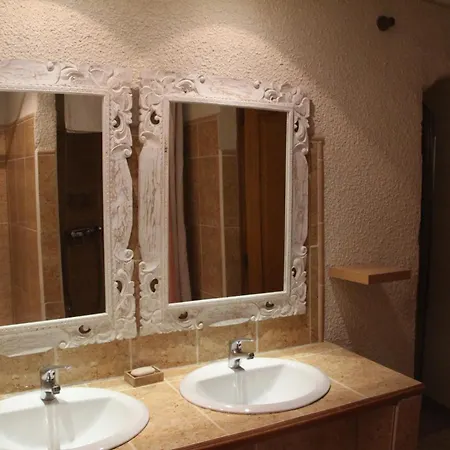 Castel Chambres, Château De 3*
