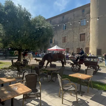 Castel Chambres, Château De 3*